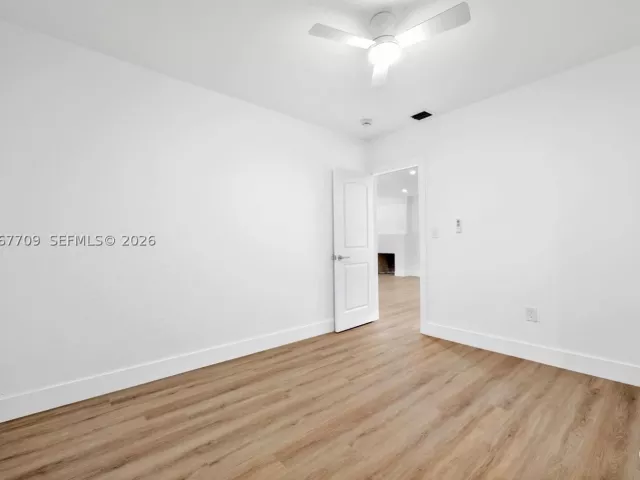 Продажа дома по адресу 1521 NW 33rd St - фото 9123180