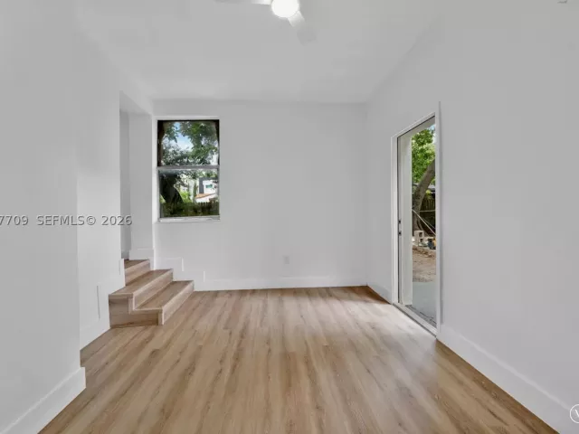 Продажа дома по адресу 1521 NW 33rd St - фото 9123187