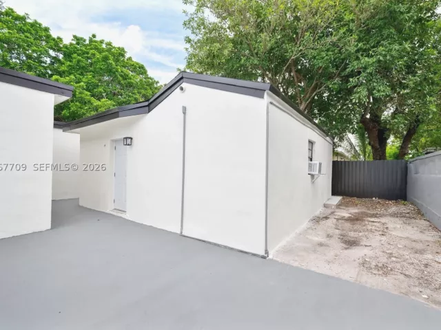 Продажа дома по адресу 1521 NW 33rd St - фото 9123190