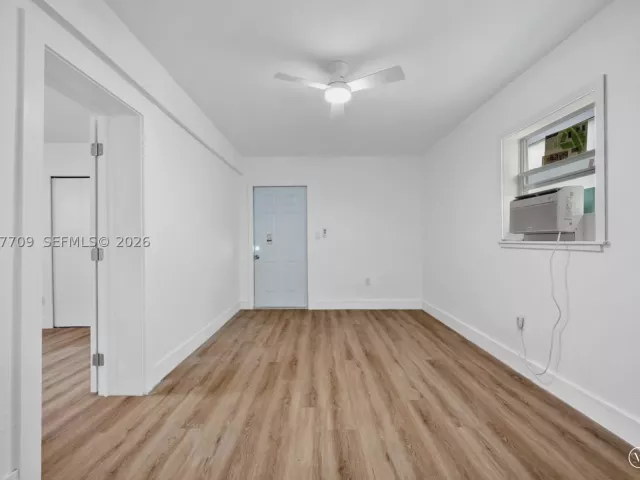 Продажа дома по адресу 1521 NW 33rd St - фото 9123192