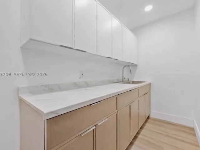Продажа дома по адресу 1521 NW 33rd St - фото 9123196