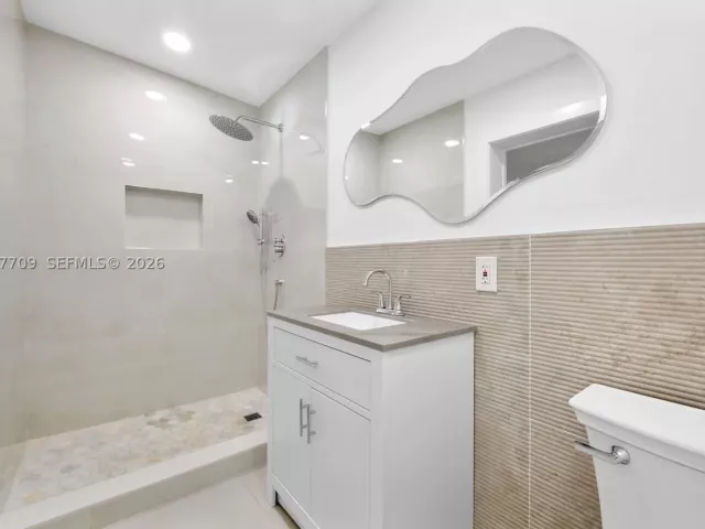 Продажа дома по адресу 1521 NW 33rd St - фото 9123203