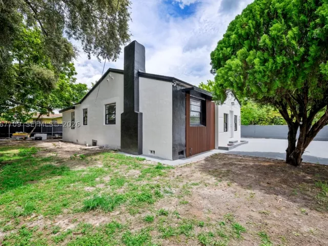Продажа дома по адресу 1521 NW 33rd St - фото 9123207