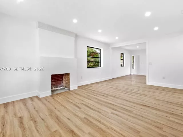 Продажа дома по адресу 1521 NW 33rd St - фото 9123167