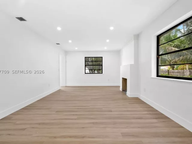 Продажа дома по адресу 1521 NW 33rd St - фото 9123169
