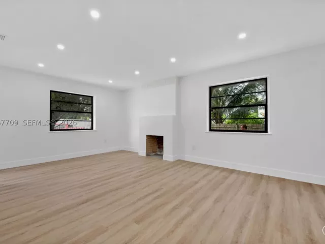Продажа дома по адресу 1521 NW 33rd St - фото 9123171