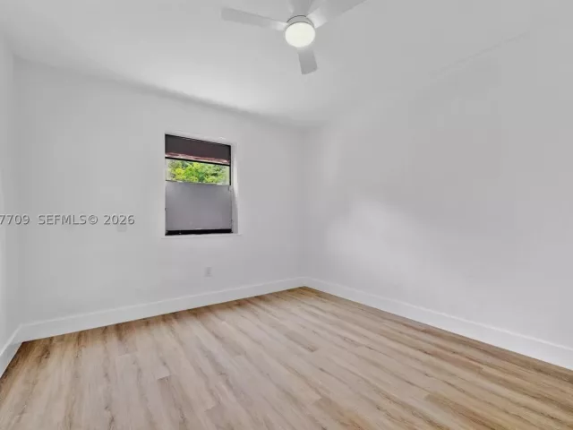 Продажа дома по адресу 1521 NW 33rd St - фото 9123172
