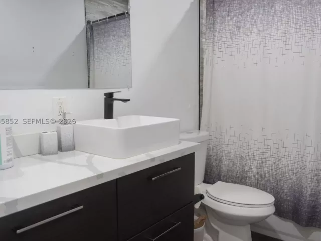 Продажа дома по адресу 7330 NW 1st Ct - фото 9122846