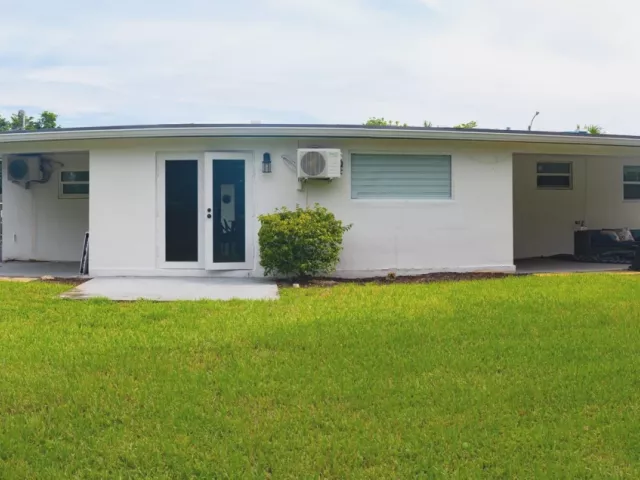 Продажа дома по адресу 7330 NW 1st Ct - фото 9122848