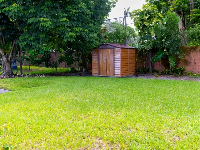 Продажа дома по адресу 7330 NW 1st Ct - фото 9122851