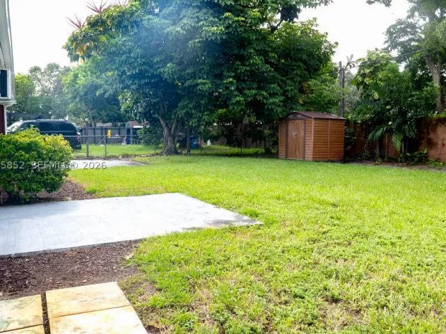Продажа дома по адресу 7330 NW 1st Ct - фото 9122857