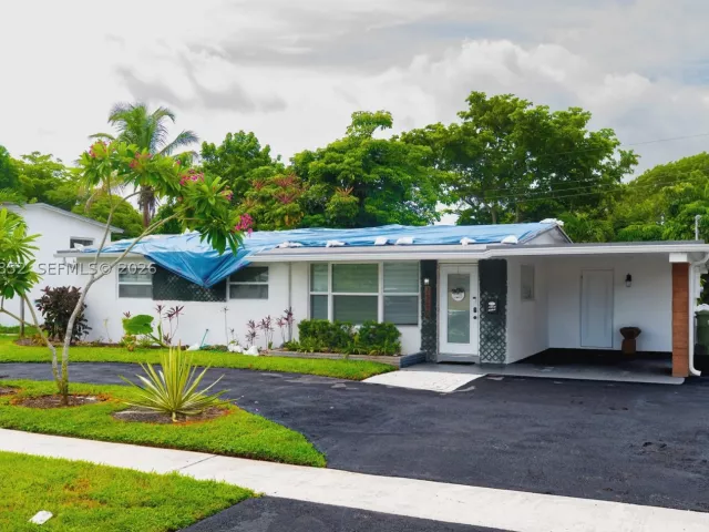 Продажа дома по адресу 7330 NW 1st Ct - фото 9122861