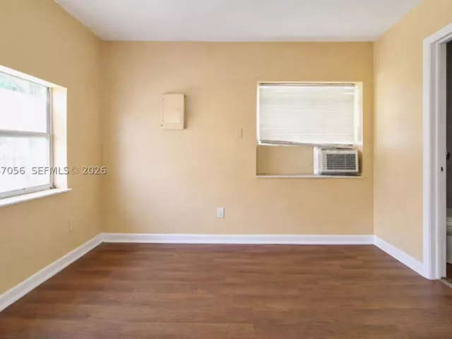 Продажа дома по адресу 915 SW 9th Ct - фото 9265107