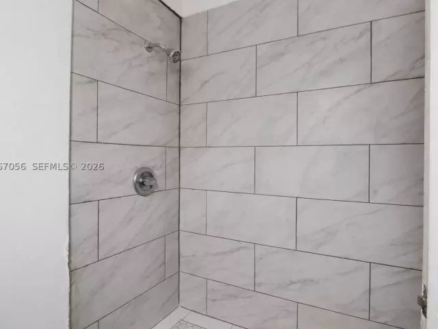 Продажа дома по адресу 915 SW 9th Ct - фото 9265111