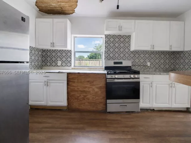 Продажа дома по адресу 915 SW 9th Ct - фото 9265114