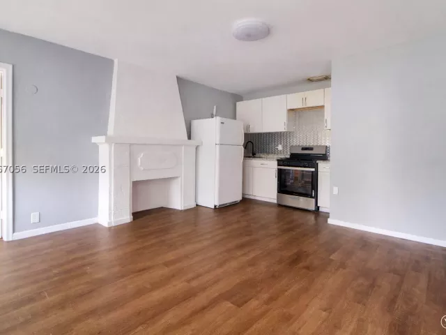 Продажа дома по адресу 915 SW 9th Ct - фото 9265116