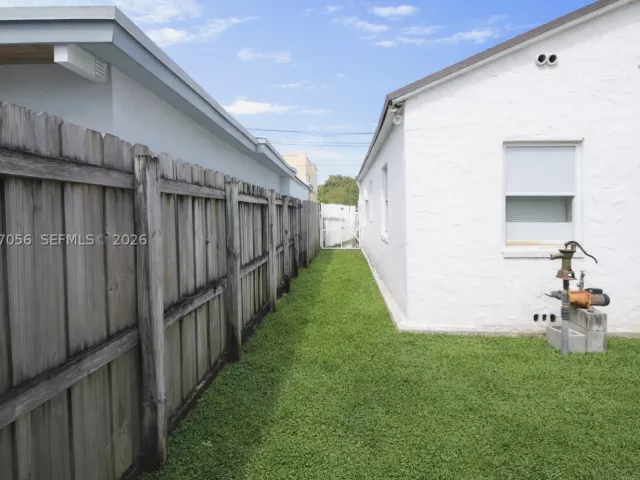 Продажа дома по адресу 915 SW 9th Ct - фото 9265126