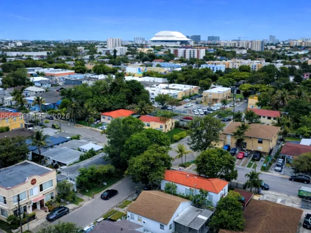 Продажа дома по адресу 915 SW 9th Ct - фото 9265130