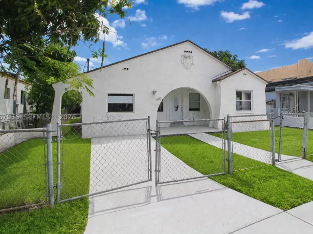 Продажа дома по адресу 915 SW 9th Ct - фото 9265101