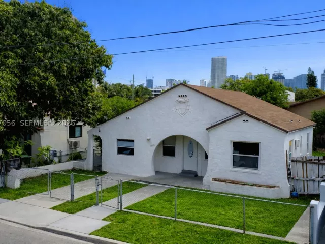 Продажа дома по адресу 915 SW 9th Ct - фото 9265102
