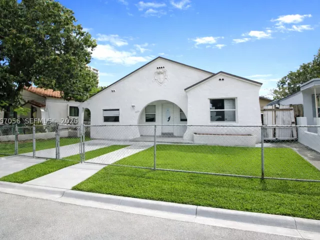 Продажа дома по адресу 915 SW 9th Ct - фото 9265104