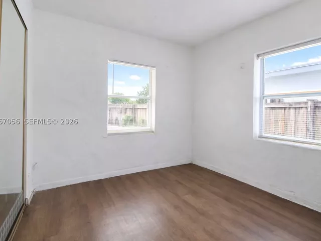 Продажа дома по адресу 915 SW 9th Ct - фото 9265106