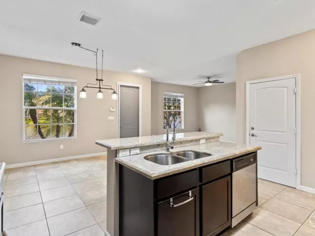 Продажа дома по адресу 259 SW 7TH Street - фото 9262872