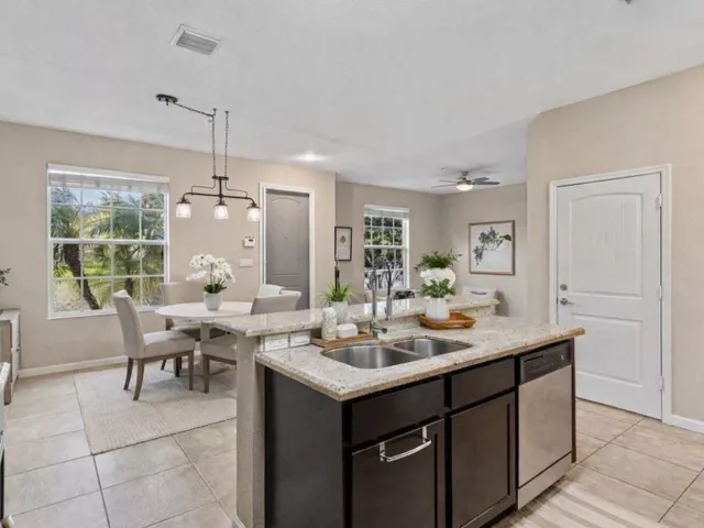 Продажа дома по адресу 259 SW 7TH Street - фото 9262873
