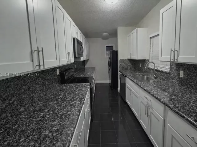 Продажа дома по адресу 10920 Westwood Lake Dr - фото 9200458