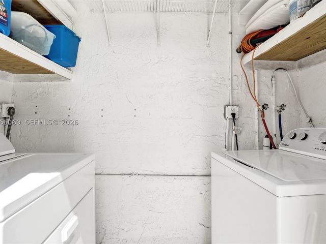 Продажа дома по адресу 2999 Lakewood Ln - фото 9290597