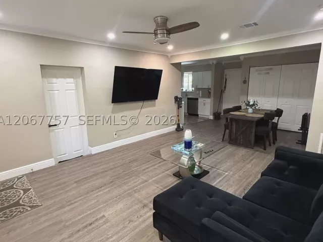 Продажа дома по адресу 2411 Wiley St - фото 9286620
