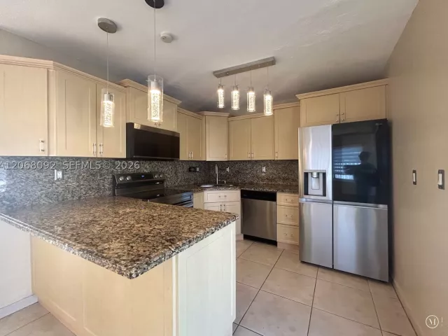 Продажа дома по адресу 6202 SW 107th Ave - фото 9195999