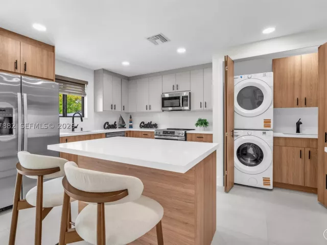 Продажа дома по адресу 2840 SW 5th St - фото 9266833