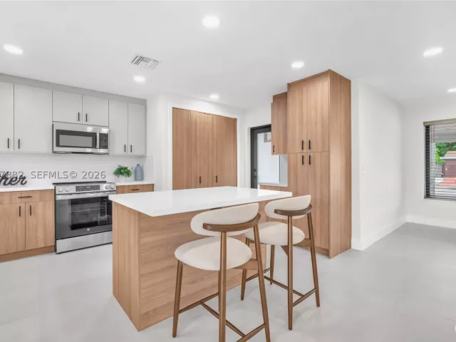 Продажа дома по адресу 2840 SW 5th St - фото 9266834