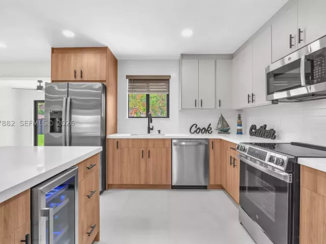 Продажа дома по адресу 2840 SW 5th St - фото 9266835