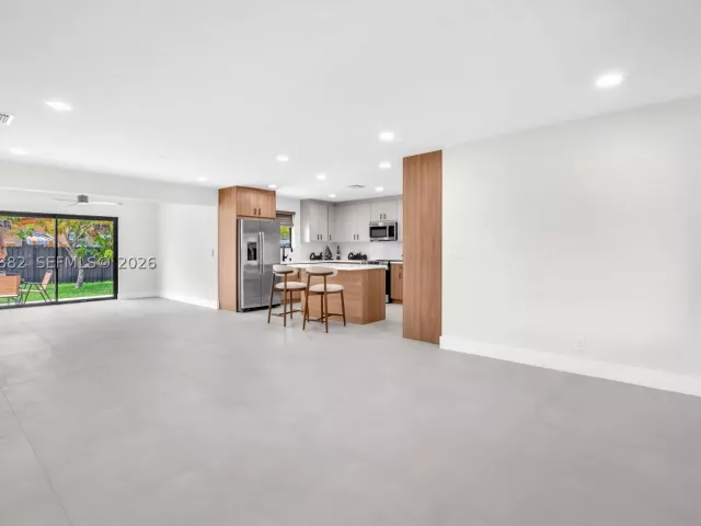 Продажа дома по адресу 2840 SW 5th St - фото 9266837