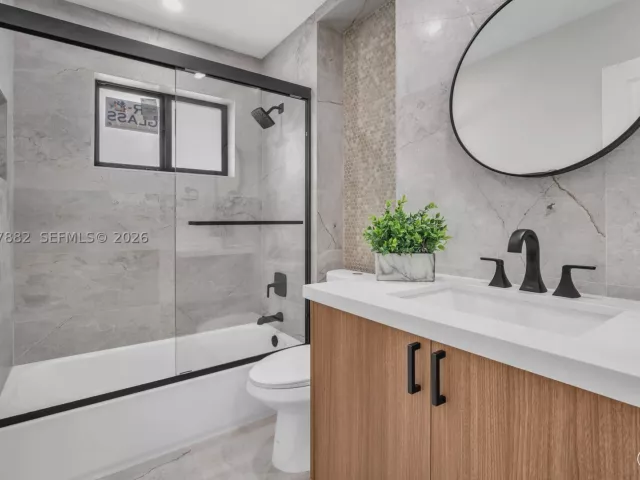 Продажа дома по адресу 2840 SW 5th St - фото 9266846