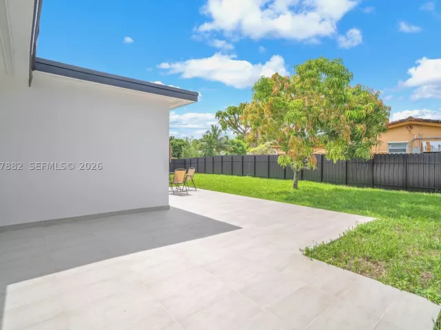 Продажа дома по адресу 2840 SW 5th St - фото 9266849
