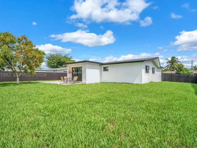 Продажа дома по адресу 2840 SW 5th St - фото 9266852