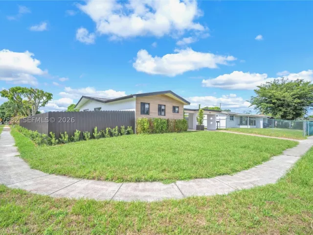 Продажа дома по адресу 2840 SW 5th St - фото 9266854