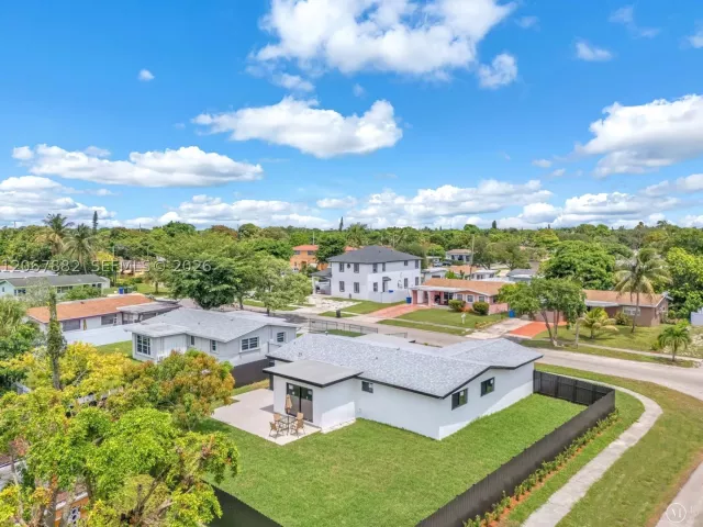 Продажа дома по адресу 2840 SW 5th St - фото 9266855