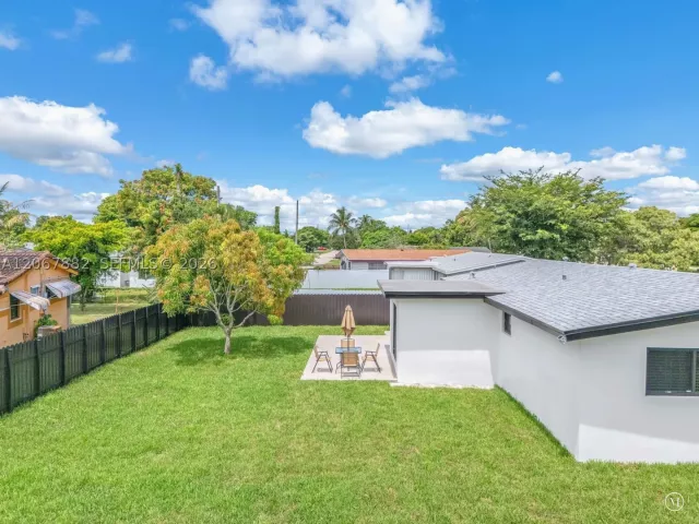 Продажа дома по адресу 2840 SW 5th St - фото 9266856