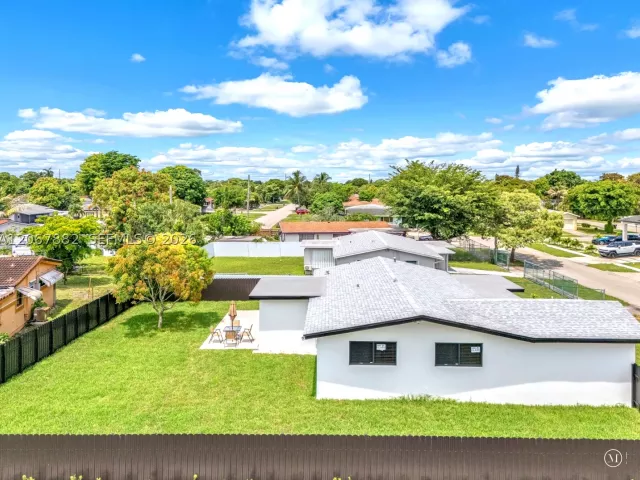 Продажа дома по адресу 2840 SW 5th St - фото 9266857
