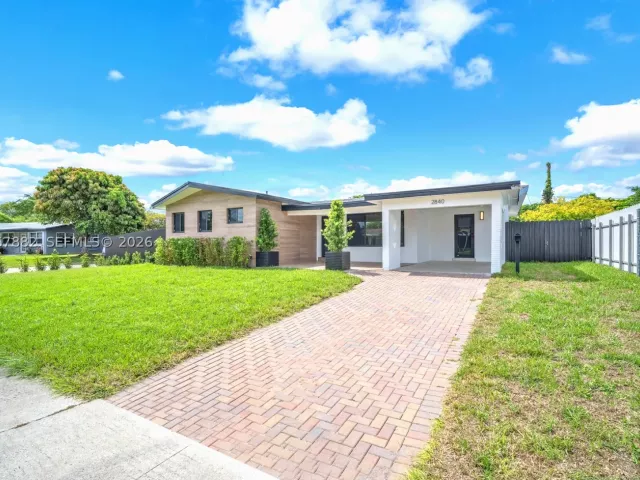Продажа дома по адресу 2840 SW 5th St - фото 9266859