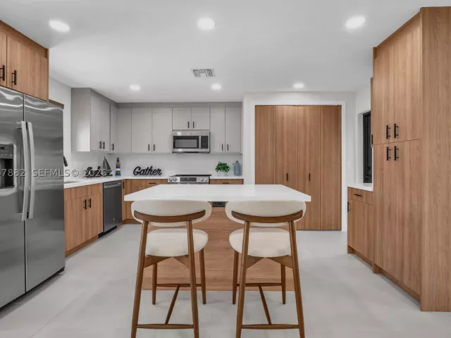 Продажа дома по адресу 2840 SW 5th St - фото 9266826