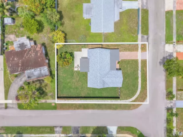 Продажа дома по адресу 2840 SW 5th St - фото 9266862