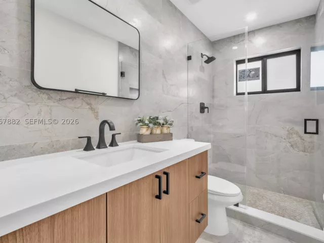 Продажа дома по адресу 2840 SW 5th St - фото 9266827