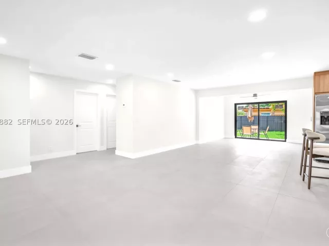 Продажа дома по адресу 2840 SW 5th St - фото 9266831