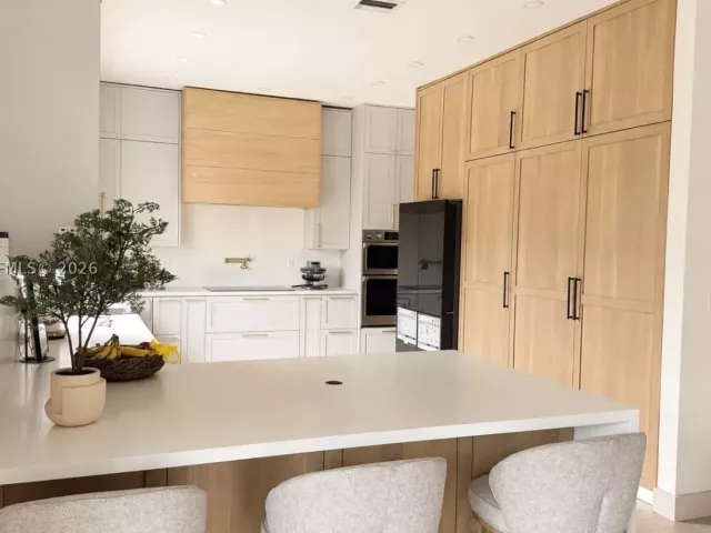Продажа дома по адресу 1820 SW 154th Ave - фото 9280030