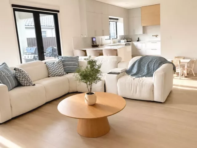 Продажа дома по адресу 1820 SW 154th Ave - фото 9280036